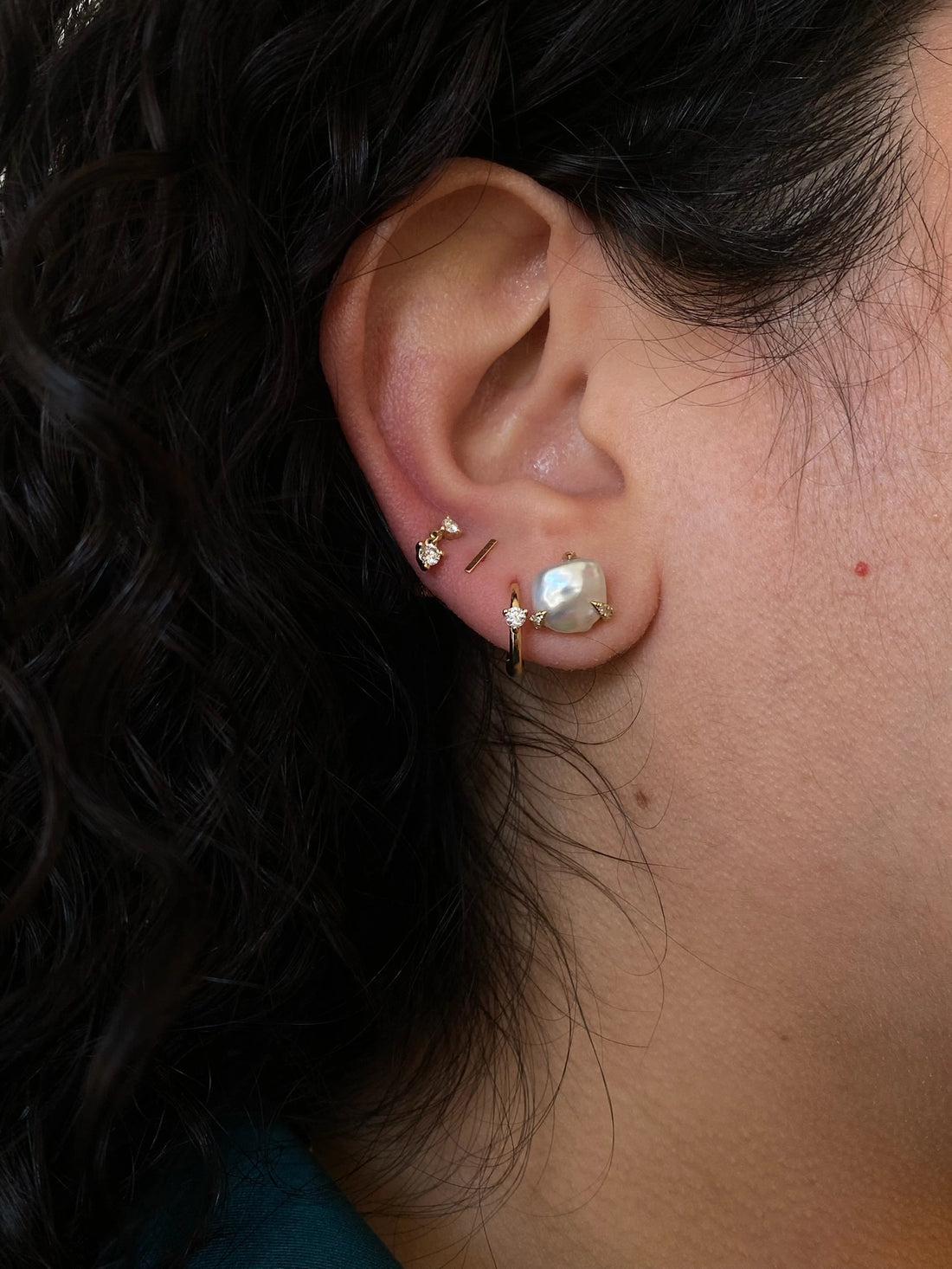 Classic Short Bar Studs Earrings in Gold 2