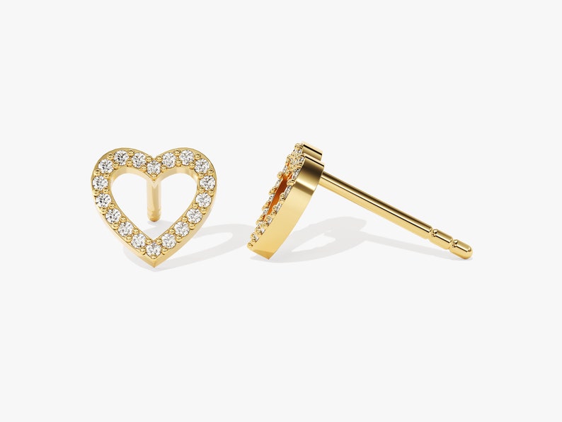 0.50 TCW Round Cut Moissanite Heart Stud Earrings in Gold 1