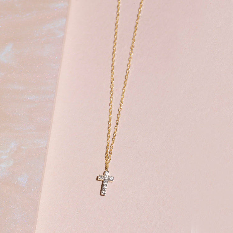 0.30 TCW Round Cut Moissanite Diamond Cross Pendant Necklace in Solid Gold 1