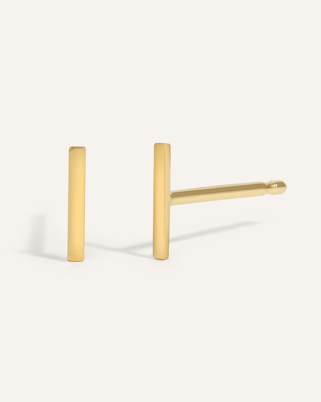 Classic Short Bar Studs Earrings in Gold 1