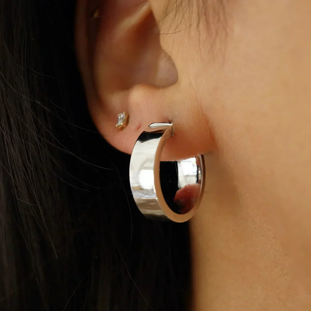 Classic Hoops Earrings in Gold 2