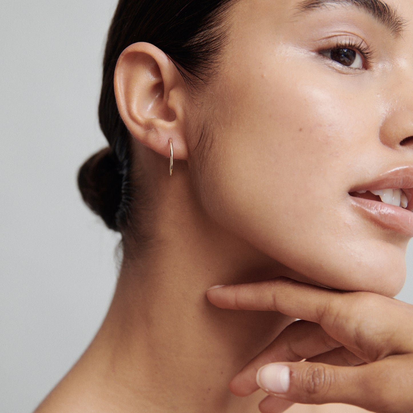 Stunning Metal Hoops Earrings in Gold 2