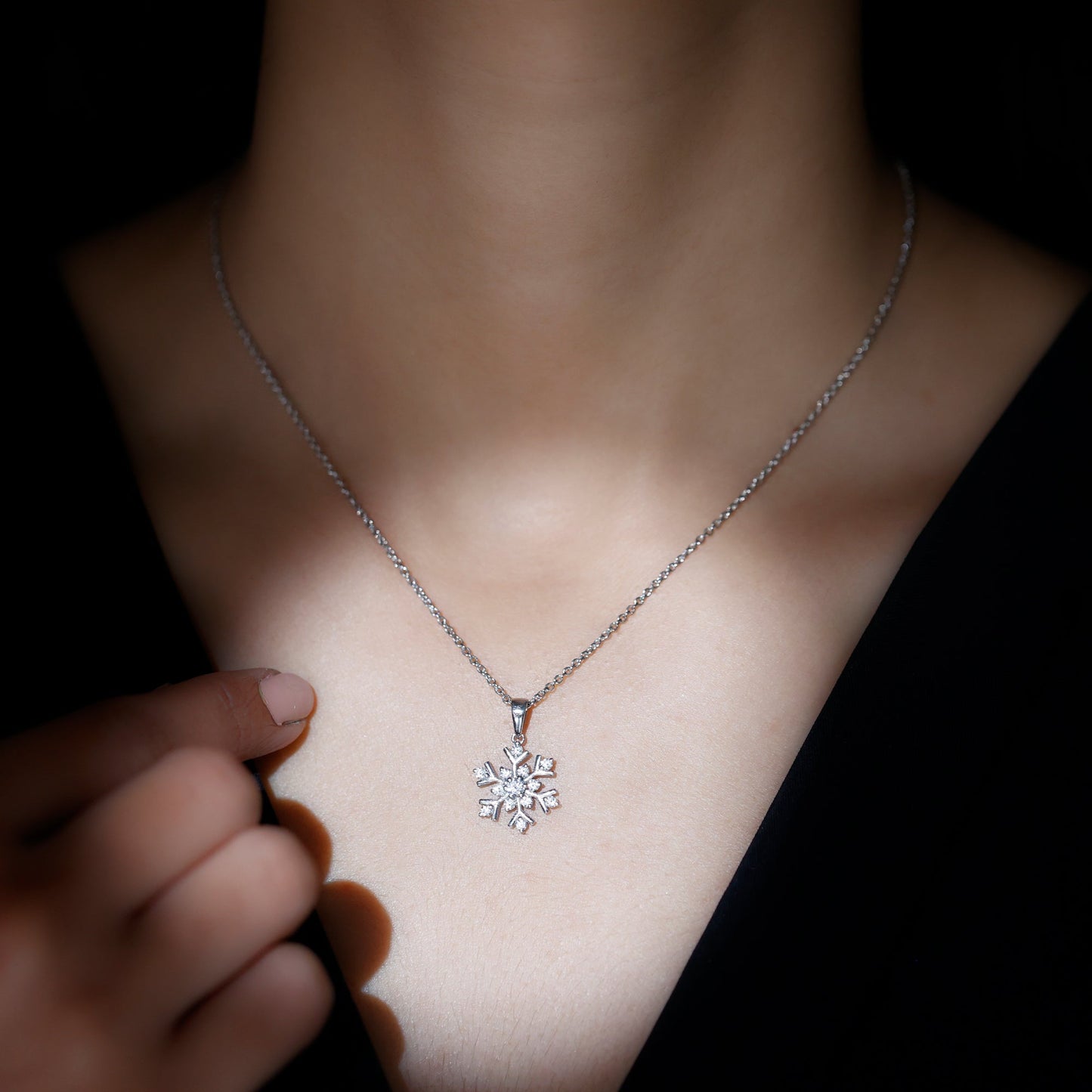 0.57 TCW Round Cut Moissanite Necklace With Snowflake Style 2