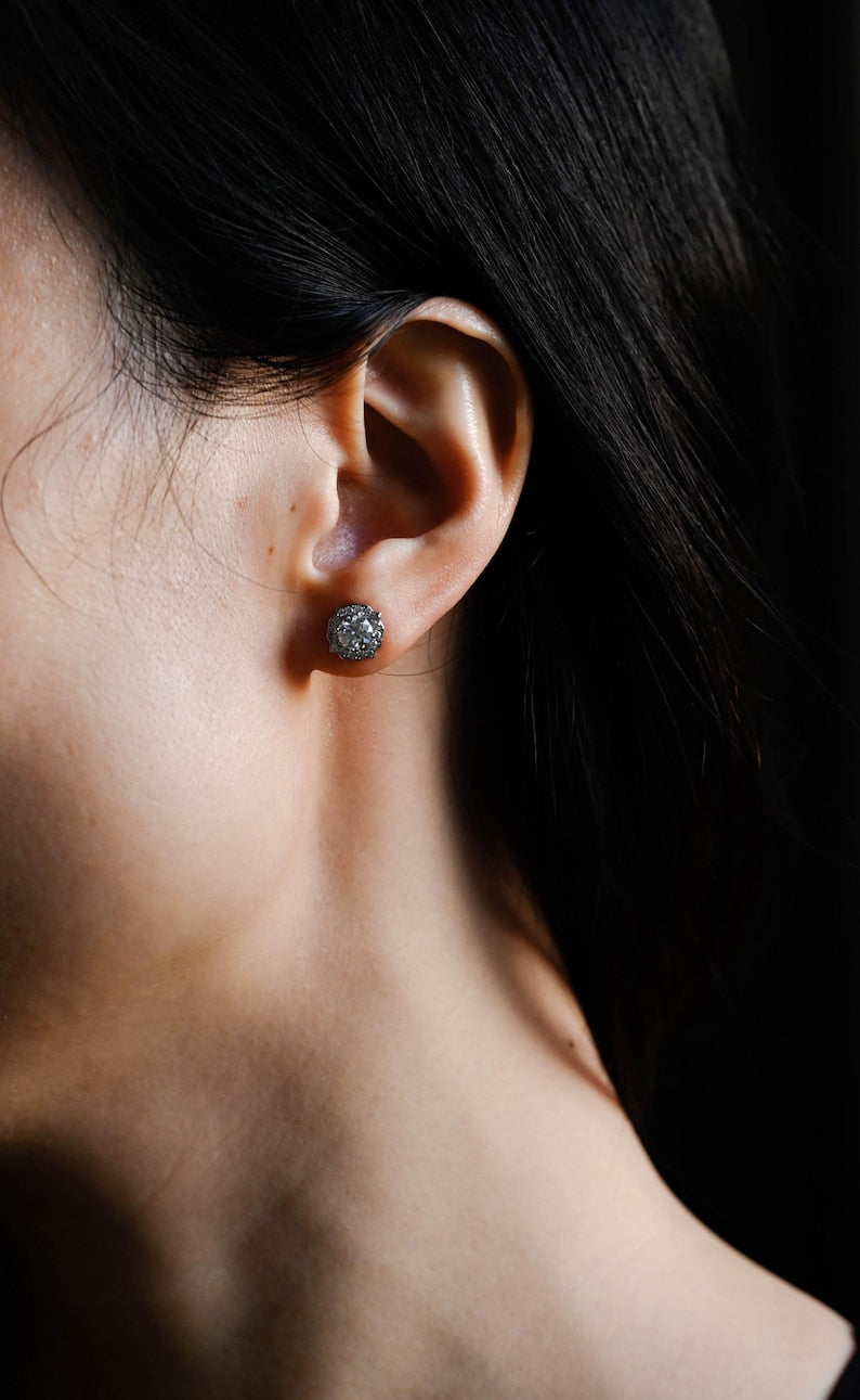 0.70 TCW Round Cut Moissanite Halo Stud Earrings in Gold 2